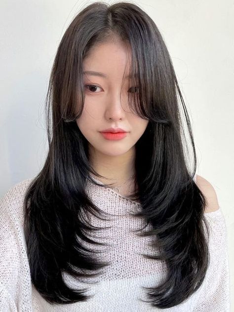 long layered hair in dark ash brown Haircut Layers Long Straight, Long Layered Haircut Ideas, Long Korean Haircut, Super Layered Hair, Asian Layered Hair, Korean Hair Trends, Brown Hair Male, Asian Long Hair, Ash Brown Hair Color