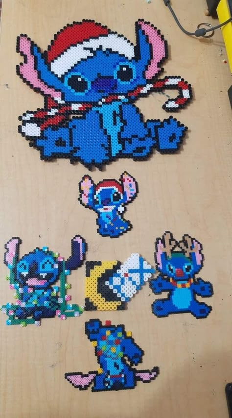 Christmas Perler Beads Easy, Lilo And Stitch Perler Beads, Disney Christmas Perler Beads, Disney Christmas Perler Bead Patterns, Cross Perler Beads, Blue Perler Bead Patterns, Perler Bead Stitch, Iron Beads Disney, Perleplader Ideas Jul