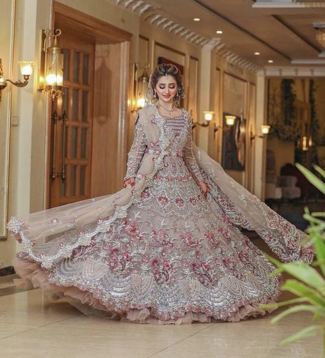 Jannat Mirza Dressing, Wading Dress, Sehar Hayyat, Alishbah Anjum, Sehar Mirza, Jannat Mirza, Affan Waheed, Fashion Design Classes, Pakistani Bridal Dress