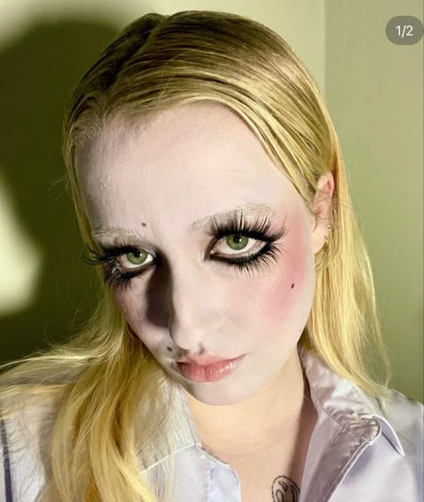 White Base Makeup, Sleepover Makeup, Hoco Inspo Pics, Creepy Doll Makeup, Victorian Makeup, Doll Makeup Halloween, Aesthetic Creepy, Porcelain Doll Makeup, Hand Png