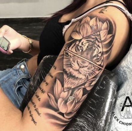 Upper Arm Feminine Tattoos, Malu Trevejo Tattoo Arm, Malu Trevejo Tattoo, Small Dope Tattoos, Cute Ankle Tattoos, Malu Trevejo, Arm Sleeve Tattoos For Women, Cute Hand Tattoos, Hand And Finger Tattoos