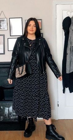 Office Outfits Women Plus Size Winter, Mid Size Fashion Autumn, Plus Size Biker Jacket Outfit, Moda Curvy 2022, Plus Size Millenial Fashion, Mid Size Fall Fashion 2023, Size 16 Women Outfits Fall, Plus Size Leather Outfit, Fall Plus Outfits