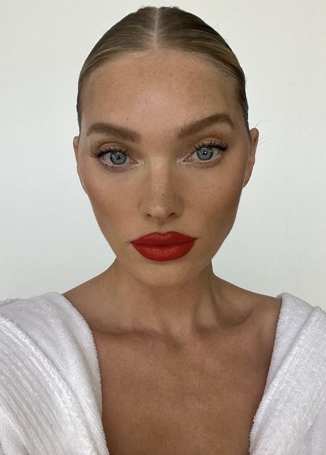 Fresh Makeup, Red Lip Makeup, Makeup Stuff, Blonde Hair Looks, Bold Makeup, Elsa Hosk, Models Makeup, Beauty Icons, Body Skin