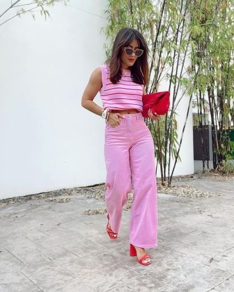 Spring Outfits Colorful, Carey Bradshaw, Spring Jeans Outfits, Wide Leg Jeans Outfits, All Pink Outfit, Smart Casual Work Outfit Women, Look Rose, Look Jean, Orange Outfit