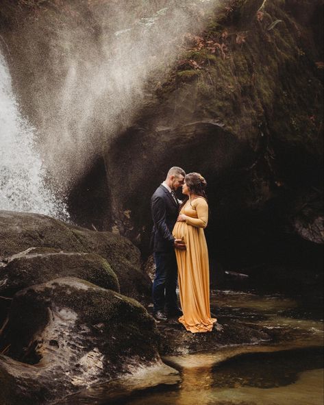 Stunning Outdoor Maternity Waterfall Shoot in Washington State || Melanie.Co Photo & Video Maternity Waterfall Photography, Maternity Photos Waterfall, Maternity Rain Photoshoot, Waterfall Pregnancy Shoot, Waterfall Maternity Shoot, Waterfall Maternity Pictures, Maternity Waterfall, Maturity Shoot, Waterfall Shoot