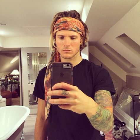 The bandanna is back 😋 Mcfly Band, Playing Bass Guitar, 1960s Fashion Mens, Brad Pitt Hair, Music Aesthetics, Dougie Poynter, Danny Jones, Leather Face Mask, Bohemian Chic Fashion