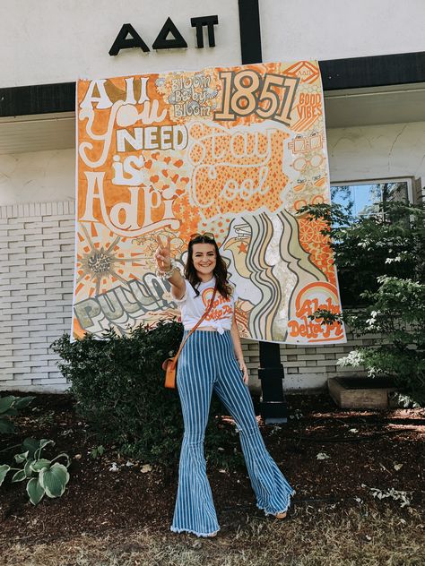 Groovy Bid Day Theme, 70s Bid Day Theme, 70s Bid Day, Hippie Bid Day, Alpha Chi Omega Bid Day, Bid Day Ideas, Recruitment Decorations, Chi Omega Bid Day, Sorority Recruitment Themes