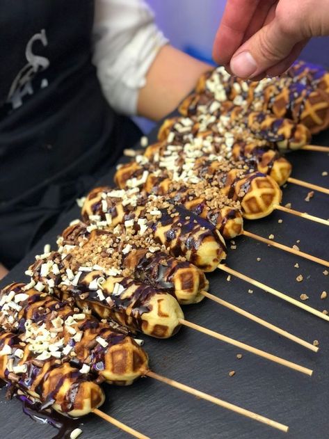 Ultimate Late-Night Wedding Snacks To Include For Your Guests - ShaadiWish Wedding Entrees, Waffle Pops, Waffle Sticks, Wedding Snacks, Crepes And Waffles, Waffle Ice Cream, Wedding Appetizers, Bubble Waffle, Party Finger Foods