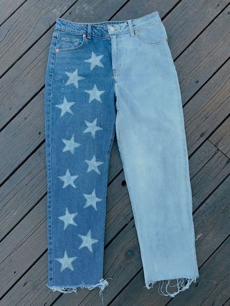 Cute Bleached Jeans, Cricut Jeans, How To Bleach Jeans Diy, Bleach Jeans Diy Denim, Diy Bleach Jeans, Bleaching Jeans, Bleach Jeans Diy, Thrift Jeans, Bleach Jeans