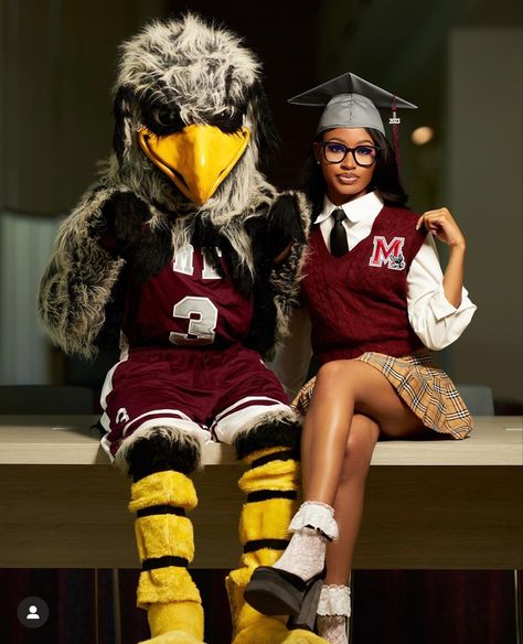 Mascot Photoshoot Ideas, Lab Graduation Pictures, Studio Graduation Pictures, Hbcu Graduation Pictures, Creative Graduation Photoshoot, Sorority Photoshoot, Senior Board, College Grad Pictures, Nursing Graduation Pictures