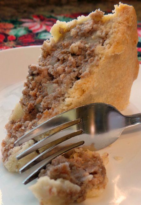 Tortiere Pie, Tortiere Recipe Meat Pies Quebec, Tortiere Recipe, French Canadian Meat Pie Recipe, Canadian Meat Pie Recipe, Canadian Meat Pie, Hamburgers Recipes, French Meat Pie, Pork Pie Recipe