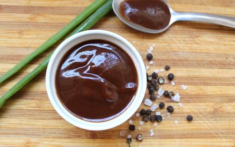 Acompanhamento perfeito para carnes, lanches e até batata frita, aprenda como fazer em casa esse molho de sabor doce e defumado Ketchup, Chocolate Fondue