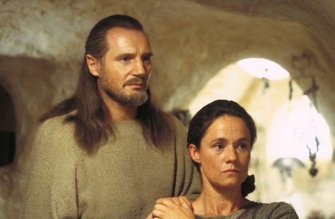 The Phantom Menace - Liam Neeson [Qui-Gon Jinn] & Pernilla August [Shmi Skywalker] about Anakin's destiny Shmi Skywalker, Qui Gon Jinn, Qui Gon, Star Wars Food, Star Wars Outfits, Liam Neeson, The Old Republic, The Phantom Menace, Jokes Pics