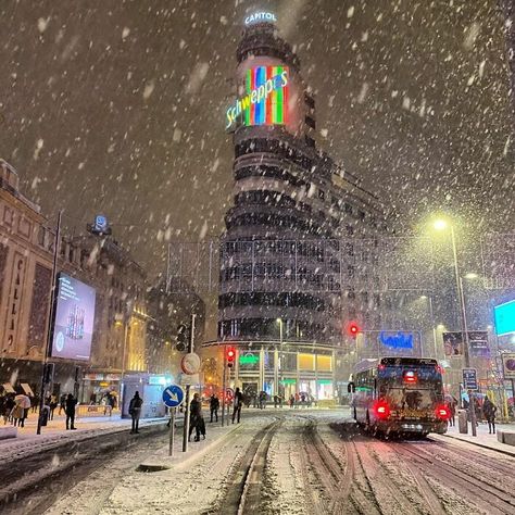 Puppy Running, Spain Winter, Madrid Aesthetic, Backpacking Spain, Heavy Snowfall, Spanish People, Air Travel, Once In A Lifetime, Madrid Spain