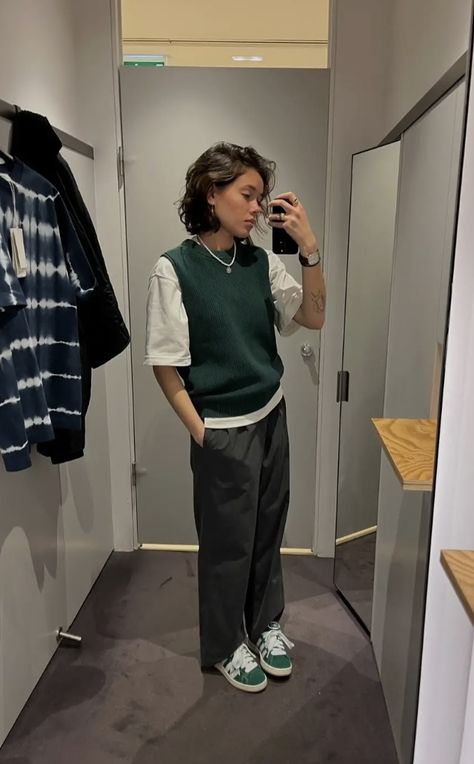 Woman Masculine Style, Masc Lesbian Aesthetic Outfit, Masc Brunch Outfit, Masc Looks For Women, Masc Lesbian Business Casual, Fall Outfits Androgynous, How To Dress Like A Lesbian Outfit, 80s Tomboy Fashion, Masc Outfits For School