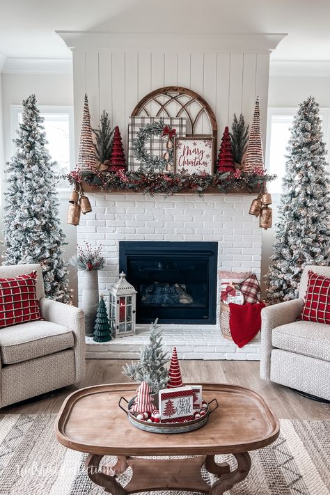 Cozy Christmas Decor, Christmas Fireplace Decor, Glam Christmas, Heart Christmas, Christmas Decor Inspiration, Christmas Themes Decorations, Christmas Mantel Decorations, Christmas Decorations Living Room, Christmas Room Decor