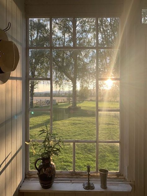 Casa Vintage, Window View, Through The Window, Jolie Photo, Alam Yang Indah, Slow Living, Dream Home Design, Sunny Day, Country Life