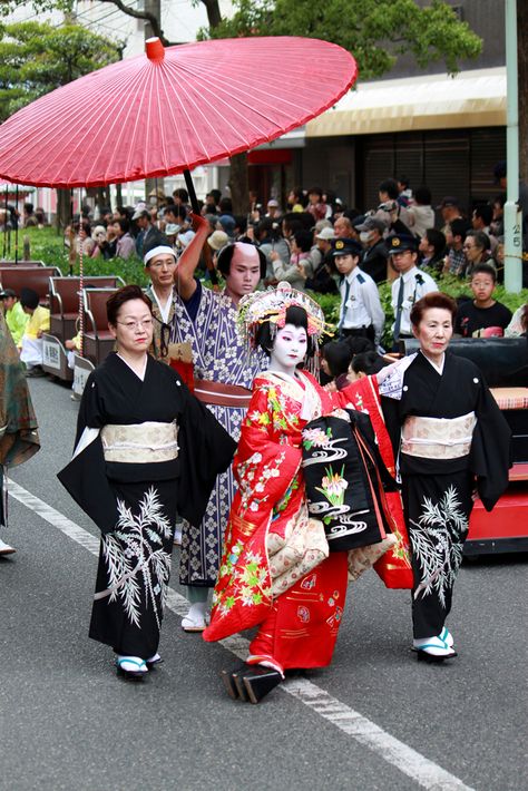 Japan Costume, Kabuki Costume, Japanese Traditional Clothing, Japanese Dress, Japanese Geisha, Japanese Outfits, Asian Outfits, Japanese Kimono, Japan Fashion