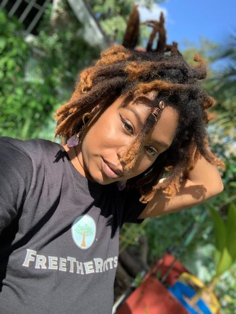 Wick Dreads Women, Semi Free Form Locs Women, Freeform Dreads Black Women, Wick Locs On Women, Short Freeform Locs, Freeform Locs Black Women, Semi Freeform Locs Women, Freeform Locs Women, Semi Freeform Locs