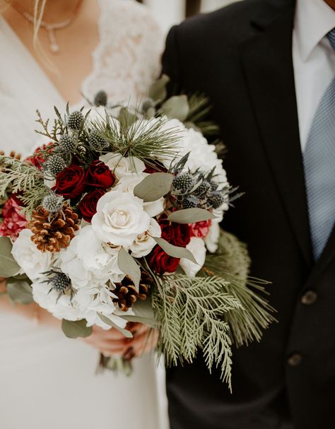 #winterbouquet #pineconebouquet #winterwedding Check out this beautiful bridal bouquet with white and red flowers and cute pinecones! Wedding Flowers Winter, Flowers Winter Wedding, Wedding Flowers Gypsophila, Affordable Wedding Flowers, Winter Bridal Bouquets, Boho Bridal Bouquet, Wedding Flowers Greenery, Prom Bouquet, Flowers Winter