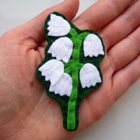 Bluebells and lily of the valley, felt flower brooches from my archive. I stitched these about 15 years ago so they're long overdue for an update, right?? #feltflowers #feltbrooch #feltromania #fieltro #filz #handsewing #makersandthinkers #bluebells Felt Lily Pad, Felt Water Lily, Embroidered Lily Of The Valley, Felt Lamb Ornament, Needle Felted Lily Of The Valley, Laura Howard, Felt Keychain, Progress Pictures, Felt Brooch