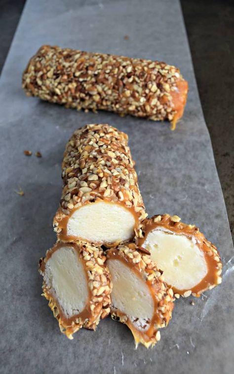 Pecan Log Roll Recipe, Pecan Log Roll, Pecan Log, Pecan Rolls, Candy Recipes Homemade, Christmas Candy Recipes, Pecan Recipes, Bake Dessert, Roll Recipe