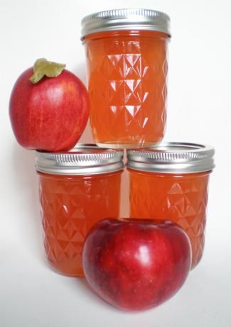 Apple Core & Peeling Jelly: "This is a wonderful jelly. What a great way to use up the apple peels and cores." -MommaWeb5ter Canning Fruit, Apple Core, Apple Jelly, Canning Jam, Canning Food Preservation, Canned Food Storage, Homemade Jelly, Jam And Jelly, Jelly Recipes