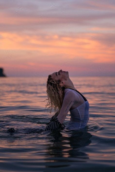 Lakeside Sunset Lighting Session | Milwaukee — Arcanum Lenz Photography Moody Portraits, Sunset Lighting, Sunset Session, Artistic Wedding, On The Rocks, Creative Portraits, That Day, Lake Michigan, Beautiful Beaches