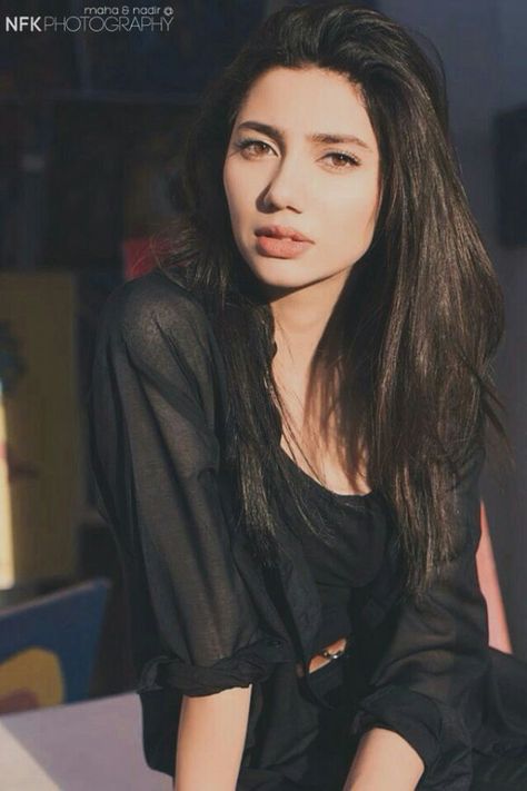 MK Mahira Khan, Social Media Schedule, Stylish Dress Book, Pakistani Actress, Ad Campaign, Way To Make Money, Asian Beauty, Make Money Online, How To Make Money