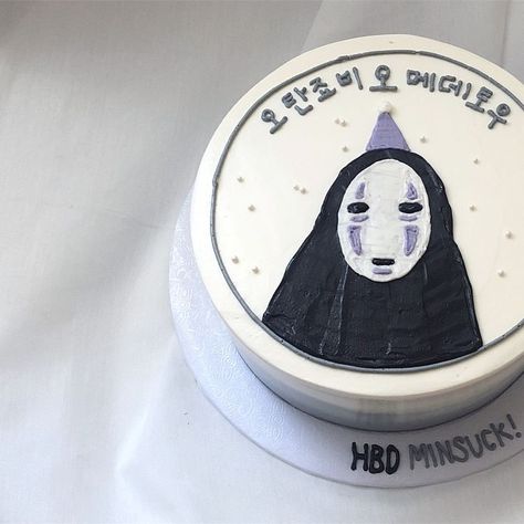 No Face Cake, Anime Cake Design, Cake Designs Funny, Ghibli Cake, Cake Anime, Gothic Birthday Cakes, Donut Decorating Ideas, Bts Cake, Anime Bento