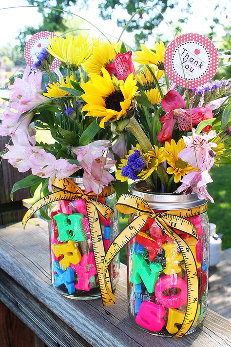 The Instinctive Scrapper: DIY Teacher Gifts - Cute Ball jar gift or centerpiece idea Alphabet Flower, Boogie Wipes, Flower Jar, Appreciation Gifts Diy, Teacher Appreciation Gifts Diy, Teacher Craft, Teachers Diy, Back To School Party, Diy Teacher Gifts