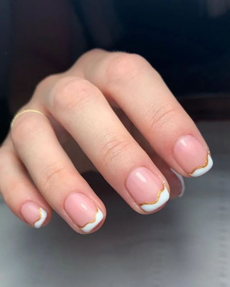 French Manicure Short, Simple Short Nail Ideas, Shellac French Manicure, French Manicure Short Nails, Cute Short Nail Designs, Nails Retro, Reverse French Nails, Short Nail Ideas, Nail Growth Tips