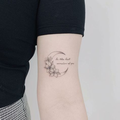 Tiny Wrist Tattoos, Moon Tattoo Designs, Omerta Tattoo, Skeleton Hand Tattoo, Flower Tattoo Sleeve, Floral Moon, Floral Tattoo Design, Incredible Tattoos, Thigh Tattoos Women