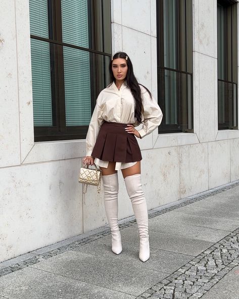 Short Skirts With Boots, Thigh High Boots And Skirt, Mini Skirt Thigh High Boots Outfit, Pleated Skirt And Boots Outfit, Pleated Mini Skirt Outfit Winter, Knew High Boots Outfits, High Boots Fall Outfit, Mini Skirt And Boots Outfit, Tights And Skirt Outfit