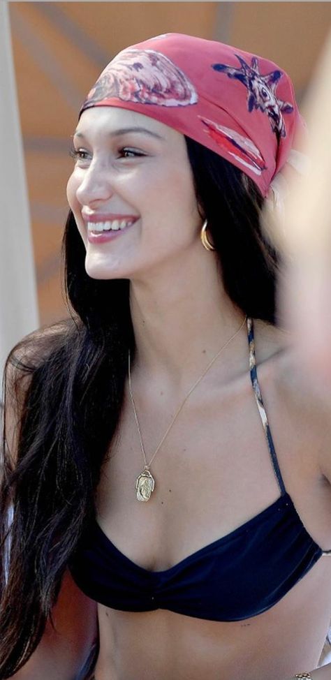 Bella Hadid Smile, Bella Icon, Aspen Mansfield, Bela Hadid, Isabella Hadid, Perfect Nose, Smile Teeth, Bella Hadid Outfits, Bella Hadid Style