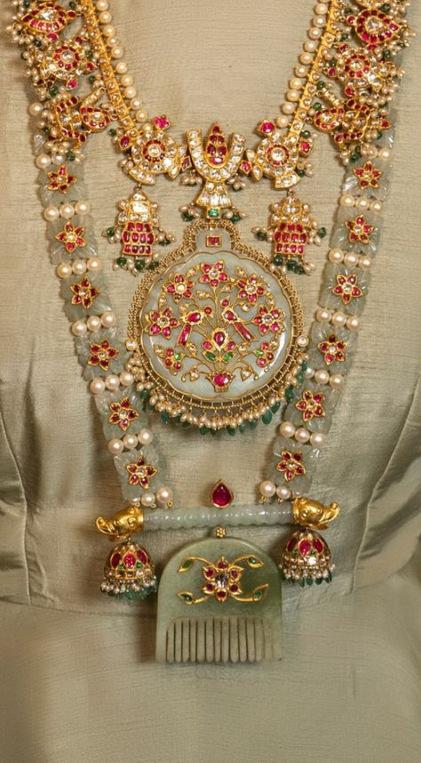 Rajasthani Jewellery, Mughal Jewelry, Vintage Indian Jewelry, Gold Jewelry Prom, Wedding Fancy, Bridal Necklace Designs, Neck Pieces Jewelry, Fancy Jewellery Designs, Jewelry Set Design