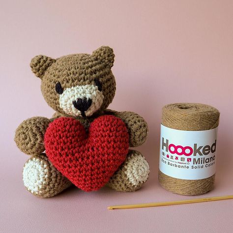 crochet toys Teddy Bear Valentine, Bamboo Crochet, Teddy Bear With Heart, Easy Amigurumi, Diy Crochet Patterns, Teddy Bears Valentines, Crochet Bear Patterns, Crochet Teddy Bear, Bear Valentines