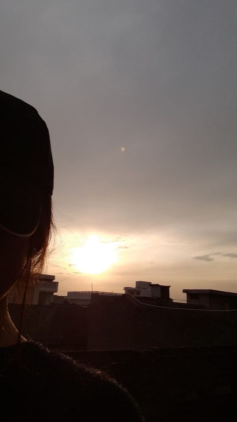 Watsaap Dps Aesthetic, Girl Picturing Sunset, Natural Girls Dp, Hide Girls Dp, Ig Dp Aesthetic, Instagram Dp Girl, Face Hide Girls Dp, Sunset With Girl, Sky Dp