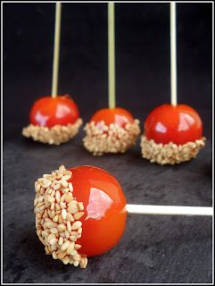 Chic, Chic, Chocolat: Tomates d'amour au sésame Chic Chic, Snacks Für Party, Holiday Appetizers, Baklava, Creative Food, Appetizer Snacks, Cherry Tomatoes, Finger Foods, Food Inspiration