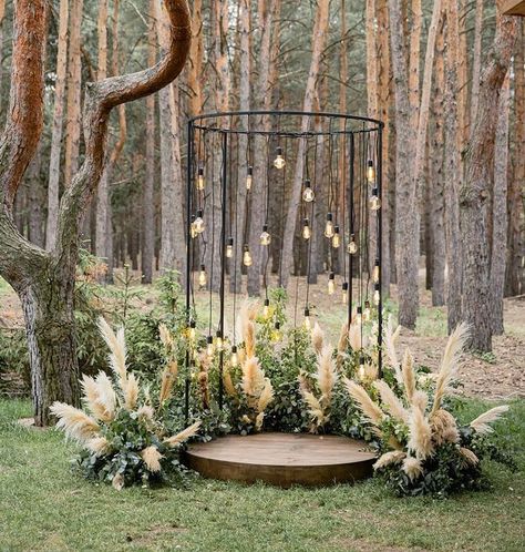 Modern Country Wedding Decor, Anthropologie Fall Display, Magic Decor, Wedding Backdrop Design, Garden Art Projects, Garden Art Crafts, Outdoor Wedding Decorations, Cute Wedding Ideas, Garden Art Sculptures