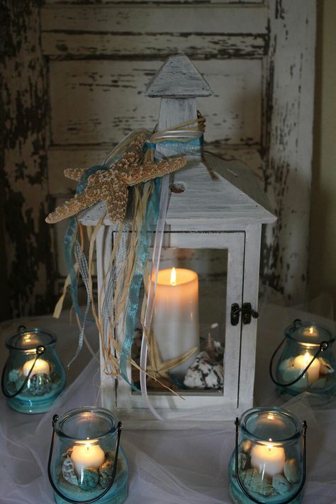 i want lantern centerpieces of some sort! Deco Theme Marin, Nautical Centerpieces, Beach Centerpieces, Beach Wedding Decorations Reception, Deco Marine, Beach Wedding Centerpieces, Seaside Theme, Tafel Decor, Lantern Centerpieces