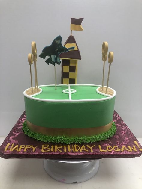 Harry Potter Quidditch field, with fondant rings, and an edible image of Harry Potter Quidditch Cake, Gingerbread Scene, Quidditch Field, Hogwarts Birthday, Sarah Duck, Harry Potter Birthday Cake, Harry Potter Quidditch, Harry Potter Images, Harry Potter Cake