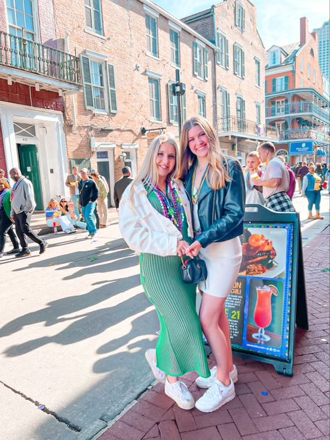 Mardi Gras Outfits For Women Casual, Comfy Mardi Gras Outfit, Mardi Gras Fits, Cute Mardi Gras Outfit, Women’s Mardi Gras Outfit, Mardi Gras Pictures, Mardi Gras Sorority Shirt, Mardi Gras Outfits, Ole Miss