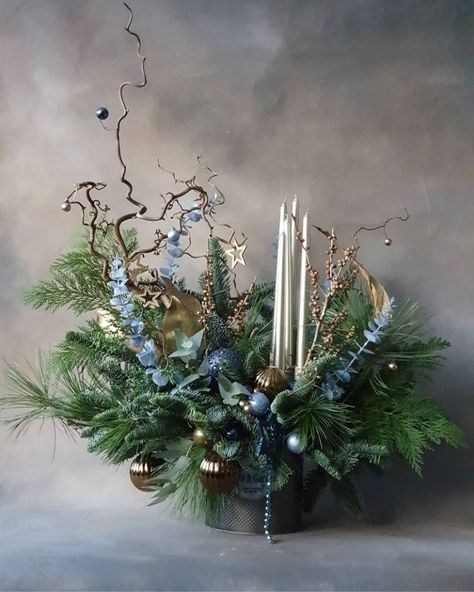 Christmas Table Top Centerpiece, Hanukkah Flower Arrangements, Blue And White Christmas Floral Arrangements, Blue Christmas Floral Arrangements, Christmas Table Arrangements Floral, Modern Christmas Arrangements, Christmas Decorations Blue, Christmas Arrangements Centerpieces, Xmas Flowers