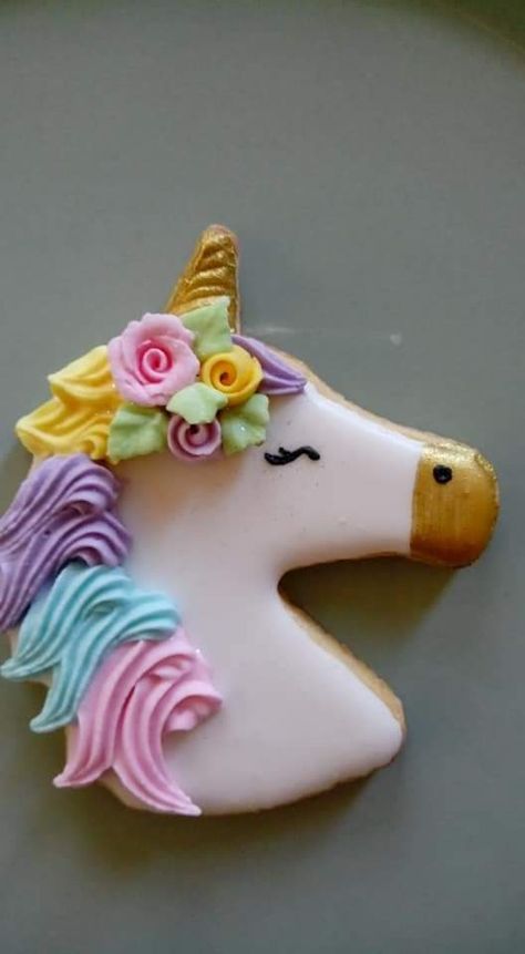 Unicorn Head Cookies Decorated, Pinkalicious Cookies, Unicorn Decorated Cookies, Unicorn Cookies Decorated, Unicorn Biscuits, Unicorn Sugar Cookies, Unicorn Desserts, Flower Sugar Cookies, Unicorn Cookies