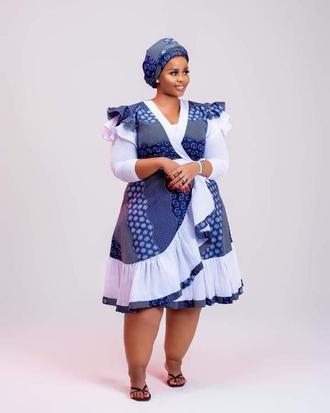 Shweshwe Dresses Patterns, South African Traditional Dresses, African Traditional Wear, Shweshwe Dresses, Modest Dresses Fashion, Traditional African Clothing, African Print Dress Ankara, Best African Dresses, African Dresses Modern