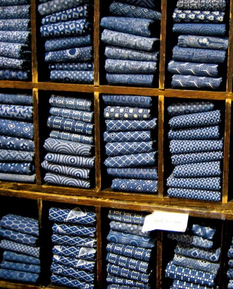 Japanese Indigo Fabric, Indigo Fashion, Indigo Quilt, Indigo Dyed Fabric, Indigo Pattern, Indigo Textiles, Motifs Textiles, Azul Indigo, Japanese Quilts