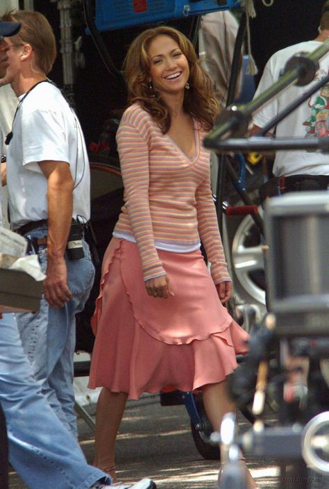 Jennifer Lopez on set June Monster in Law 2004 Monster In Law, 00s Style, Nyc Life, Marc Anthony, On Set, Jennifer Lopez, American Actress, Savannah, Savannah Chat