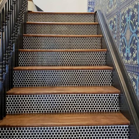 Penny tiles have a retro vibe, but they can be used in ways that minimize the look, such as on a shower floor or as kitchen backsplash tile. Penny Tile Ideas, Blue Penny Tile, Stairs Tiles Design, Penny Tiles, Penny Tile Floors, Tile Stairs, Penny Tile, Exterior Modern, Stair Risers