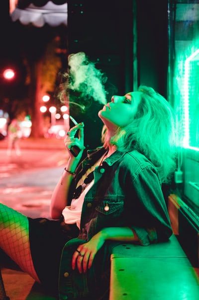 Neon Photoshoot, Neon Photography, Neon Noir, Night Portrait, Pose Fotografi, Shotting Photo, Photographie Inspo, Incubus, Shooting Photo